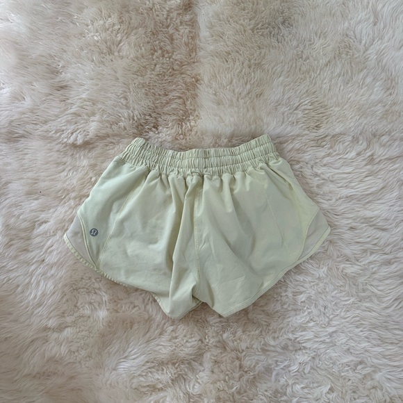 Lululemon Hotty Hot Short II *2.5"
Lemon Ice - Picture 3 of 6